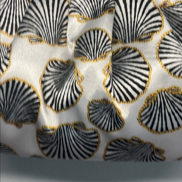Isaac Mizrahi | Seashell Motif Clutch w/ Crossbody ✨ - Picture 6 of 11